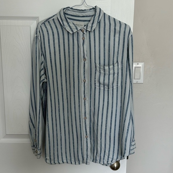 American Eagle Sm button up shirt, light blue and denim blue 100% viscose SOFT!! - Picture 3 of 12